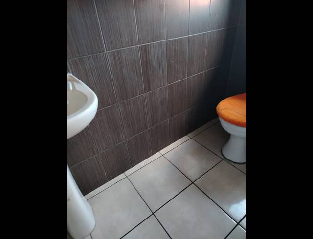 5 BEDROOM APARTMENT BLOCK FOR SALE IN AMAJUBA PARK
